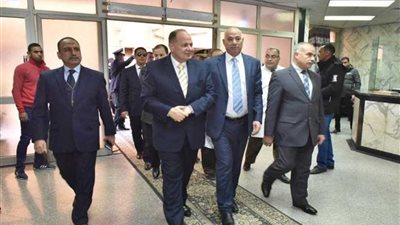 محافظ أسيوط يزور مستشفى الشرطة لتهنئة المرضى وتقديم الهدايا لهم