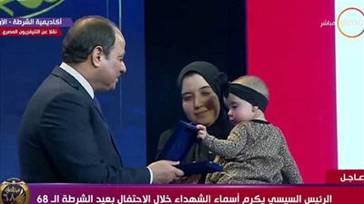 موجز الرابعة.. الرئيس السيسي يشهد احتفالات الشرطة بعيدها الـ 68 ويكرم أسر الشهداء