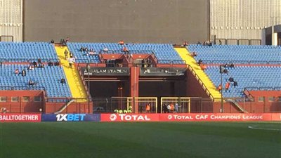 قبل ساعات من المواجهة..جماهير الزمالك تتوافد على ملعب السلام