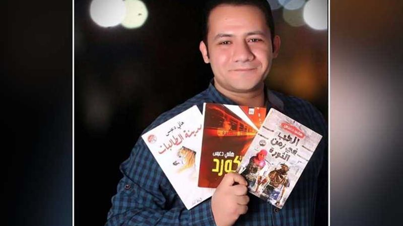 دعبس يشارك في معرض