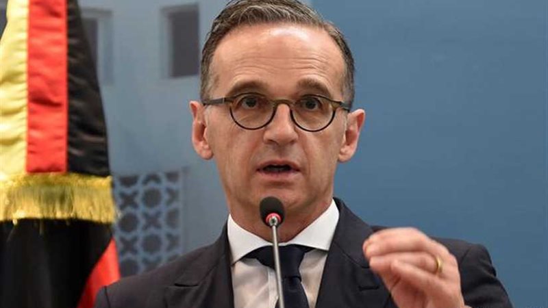 ؤ يلتقي ممثل السياسة