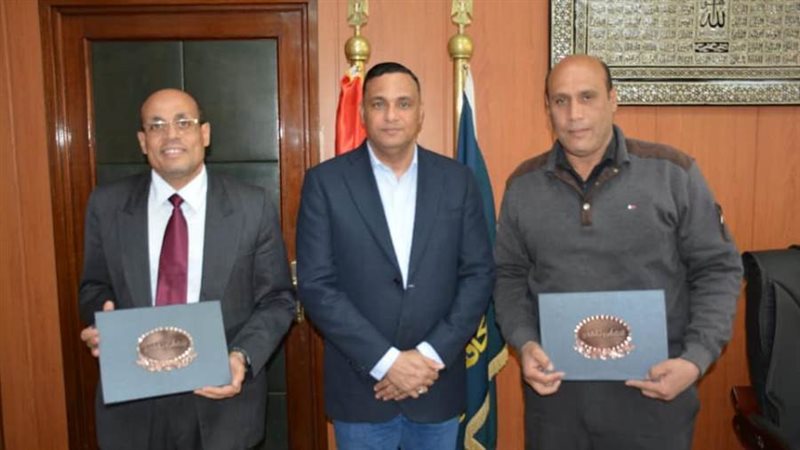 تكريم رئيس المركز