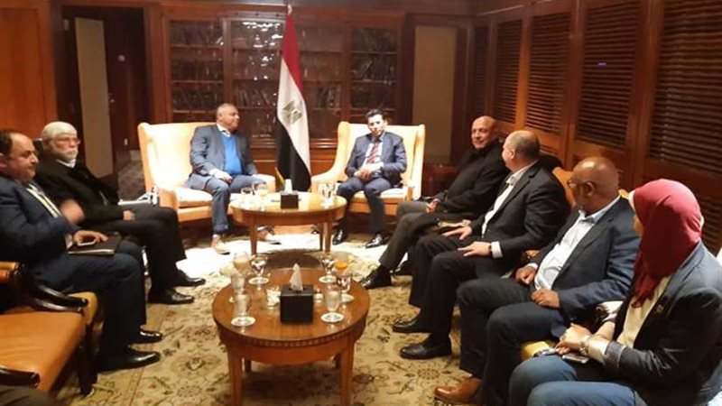 وزير الرياضة يبحث