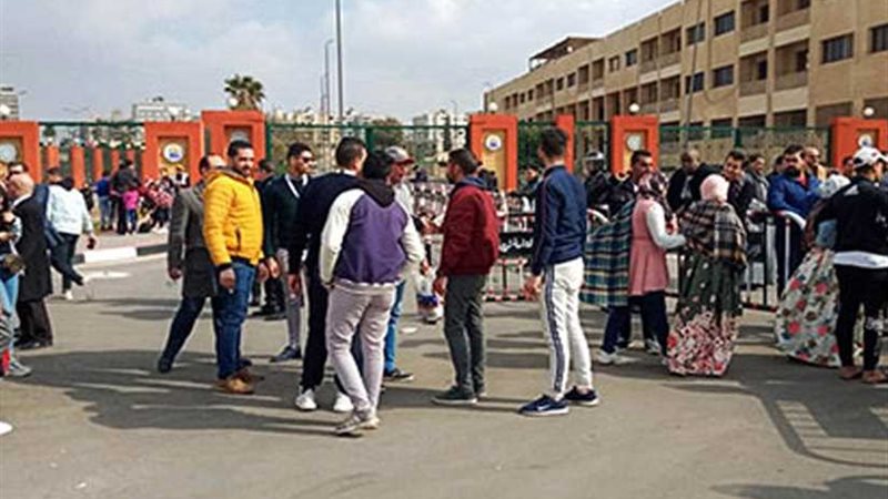 عشرات الآلاف من المواطنين