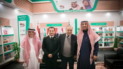 د. أشرف زكي نقيب الممثلين يزور الجناح السعودي بمعرض الكتاب