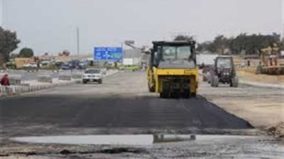 محافظ بني سويف يتفقد أعمال الرصف بمحور عدلي منصور