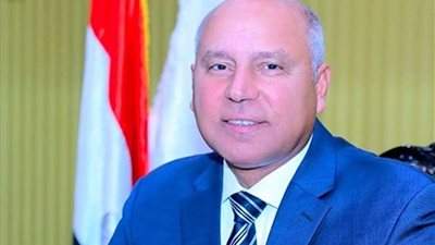 وزير النقل يتفقد ميناء بورتوفيق بالسويس