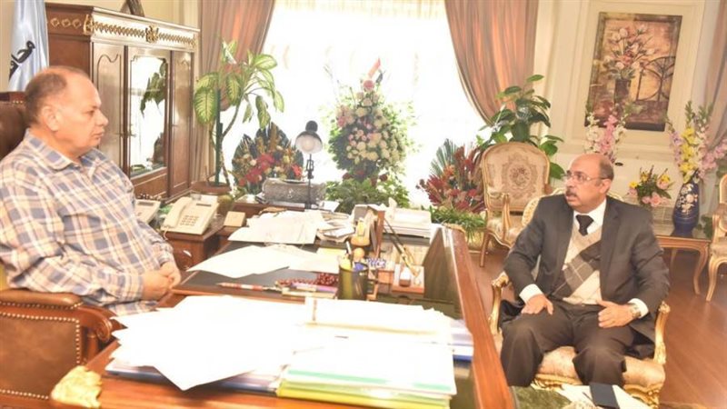 محافظ أسيوط يلتقى