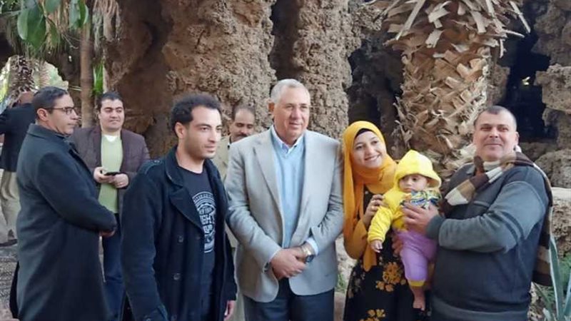 رواد حديقة الحيوان