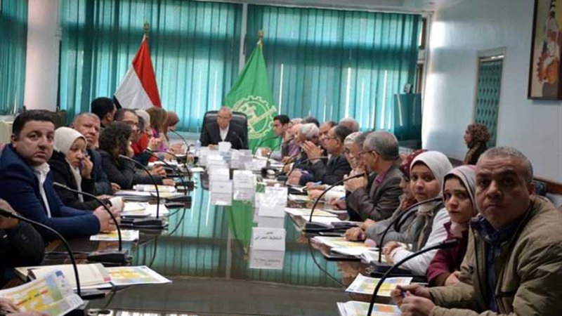 محافظ القليوبية يبحث