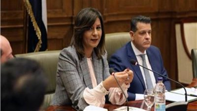 وزيرة الهجرة أمام 