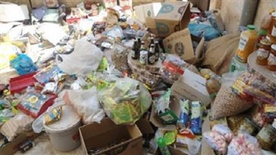 ضبط بقال لاتجاره في السلع التموينية بالقناطر