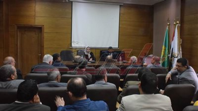 أمين عام جامعة بنها: نحقق الانضباط الإدارى مع عدم الإخلال بمستحقات الموظفين