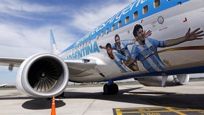 طائرة ميسي الخاصة تنجو من السقوط وتهبط اضطراريا