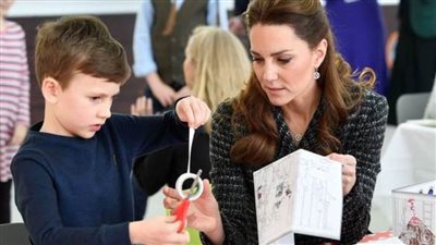 كيت ميدلتون تخلع خاتم زفافها في زيارة لمستشفى للأطفال 