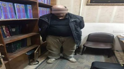 مصدر أمني: القبض على شخص لقيامه بدعوة عدد من الأشخاص للصلاة أمام مسجد