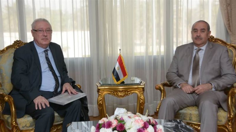 وزير الطيران وأمين