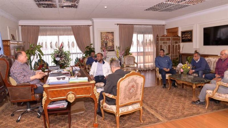 محافظ أسيوط يبحث