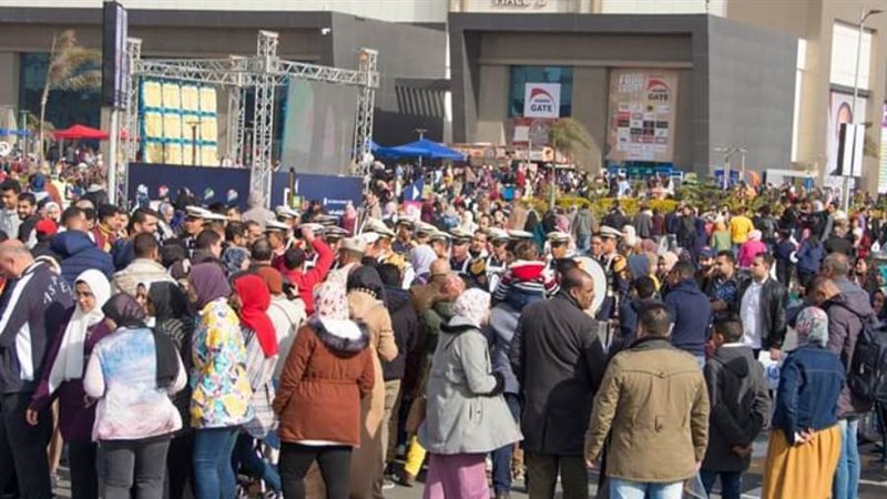 جانب من زائري معرض