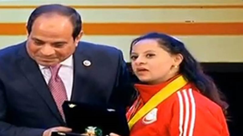 الرئيس السيسي يكرم