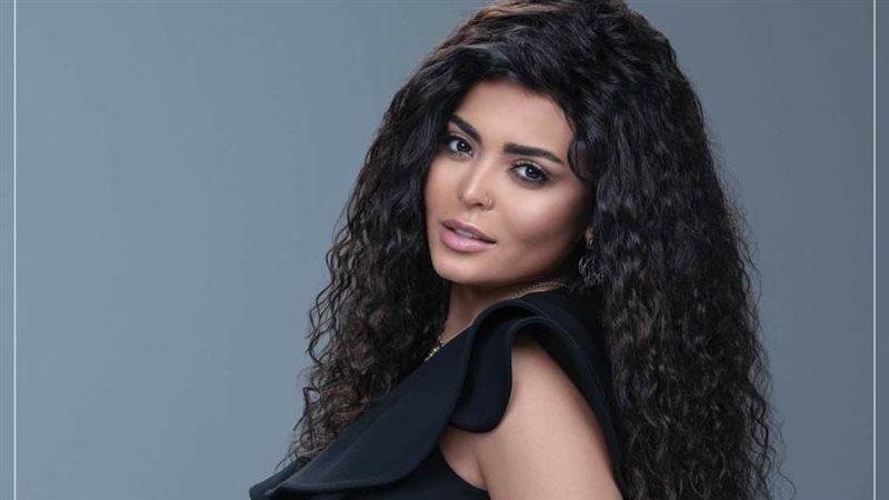 الفنانة أسماء جلال