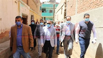 محافظ المنوفية يزور أسر العزل المنزلى بقرى إصابات كورونا