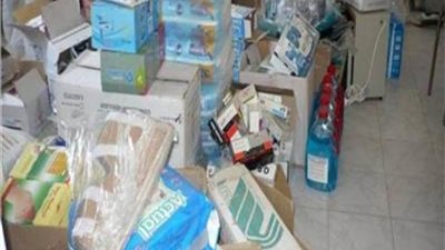 ضبط صيدلي بالإسكندرية لحجبه آلاف المستلزمات الطبية لبيعها بأزيد من سعرها