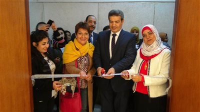 13 عملًا فنيًا بمعرض فنانة أرجنتينية بجامعة المنيا