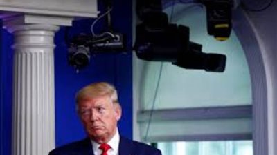 ترامب: الحكومة تنصح الأمريكيين بحمل أغطية قماش تحمي الوجه من كورونا