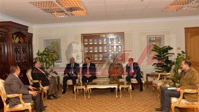 محافظ أسيوط يلتقي مسؤول البنك الزراعي المصري 