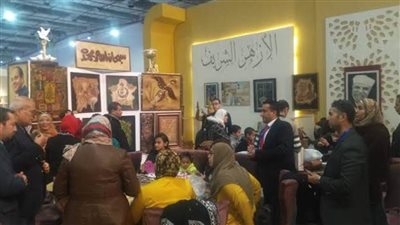 طلاب الأزهر يبهرون رواد معرض الكتاب