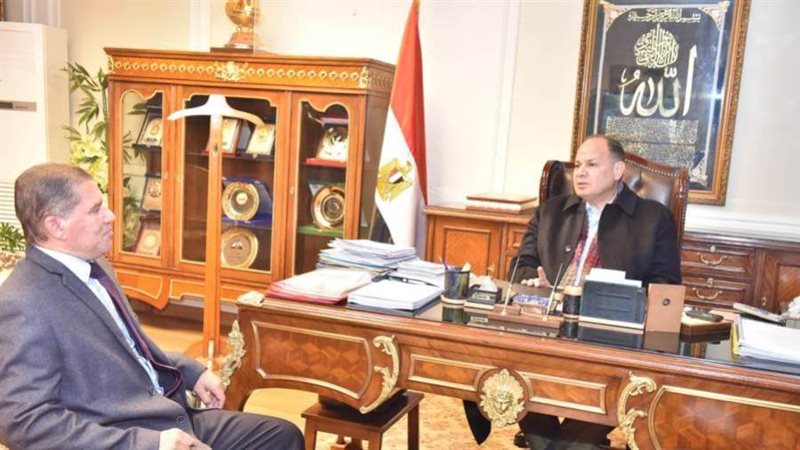 لقاء محافظ أسيوط