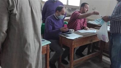 تعليم المنيا: استمرار توزيع شرائح التابلت على طلاب أولى ثانوي بالمدارس 