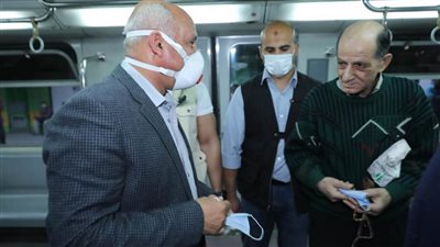 وزير النقل يتابع انتظام حركة تشغيل مترو الأنفاق  قبل حظر التجوال 