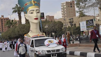 رأس نفرتيتى تجوب الفيوم بكرنفال اسبوع فتيات الجامعات الخامس 
