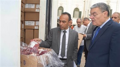 توزيع 2000 كيلو من اللحوم على الأسر الأكثر احتياجا بقريتي القيس وأبوجرج بالمنيا