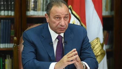 الخطيب يكرم سفير مصر في السودان ويهديه درع النادي الأهلي