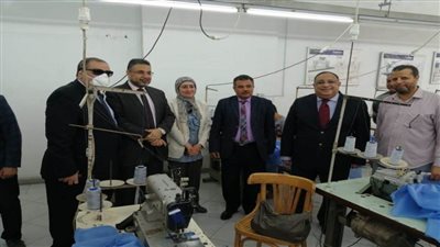 جامعة حلوان تبدأ تصنيع الملابس لأطباء مستشفيات الحجر الصحي
