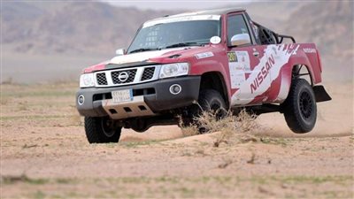 استعدادات مكثفة قبل انطلاق رالى حائل بصحراء السعودية 