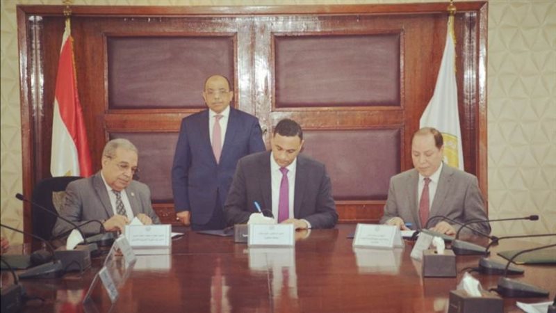 توقيع العقود