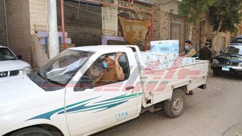 توزيع مساعدات علي