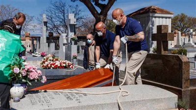 إسبانيا تحقق قفزة في الوفيات بأكثر 13 ألفًا بسبب كورونا