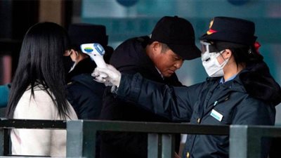 إجراءات مشددة وقيود على مدينة صينية يتفشى فيها كورونا بسرعة