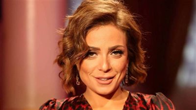 شاهد ريم البارودي تؤدي العمرة