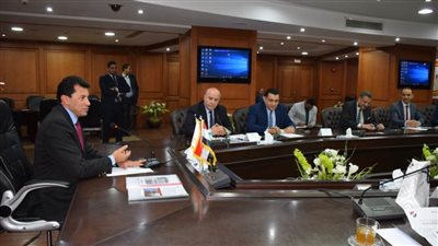 وزير الرياضة يشيد بإنجازات الاتحادات ودورها في مواجهة فيروس كورونا