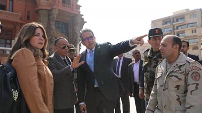 العناني في قصر البارون