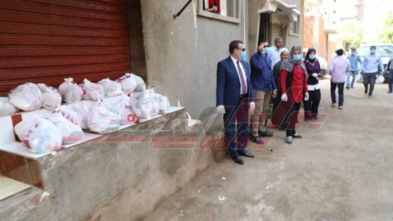 محافظ المنوفية يوزع