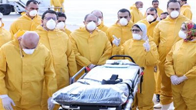 وزيرة الصحة تستقبل المصريين العائدين من الصين