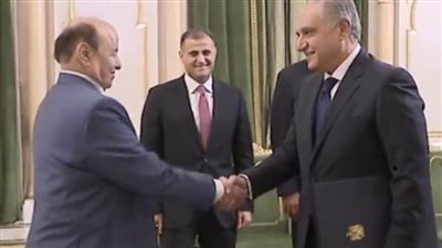 السفير أحمد فاروق يُقدم أوراق اعتماده للرئيس اليمني