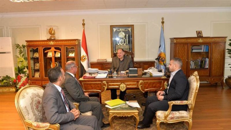 محافظ أسيوط يلتقي